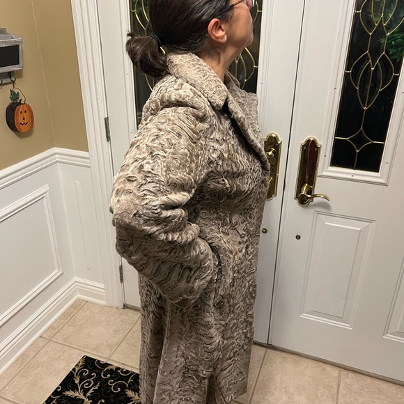 Karakul sheep real fur coat, knee length, tan color, size 8 - Picture 7 of 8